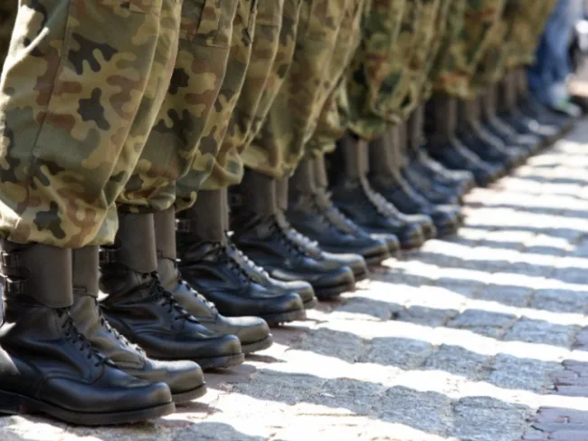 army soldiers in uniform